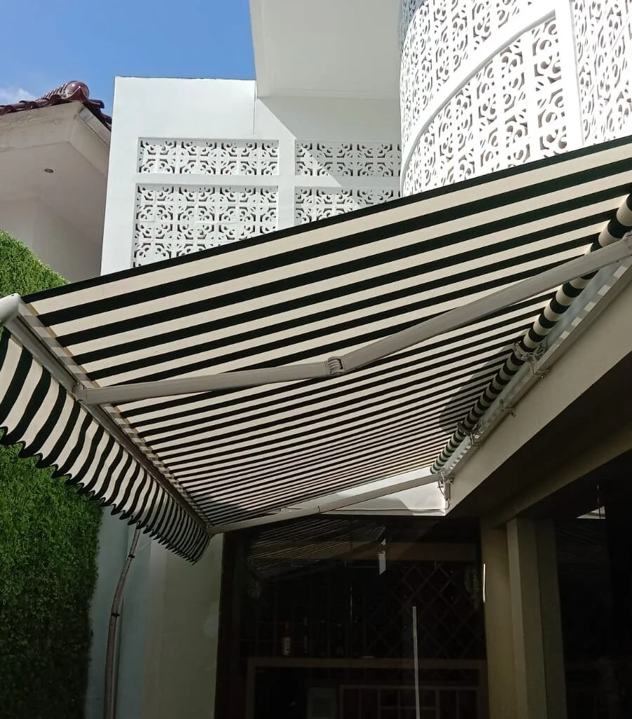 Awning Lipat Modern Cafe & Retail
