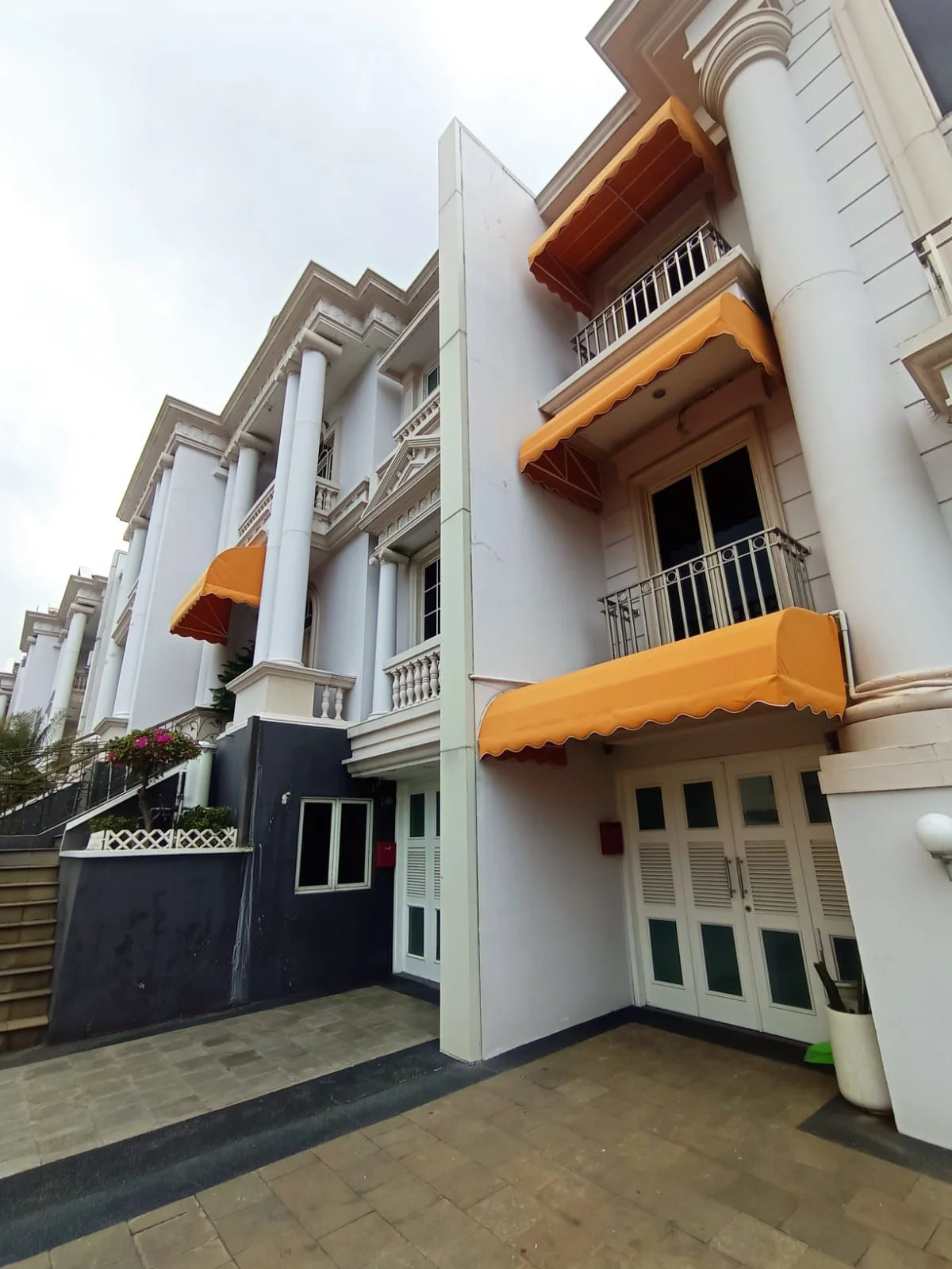 The Villas MOI